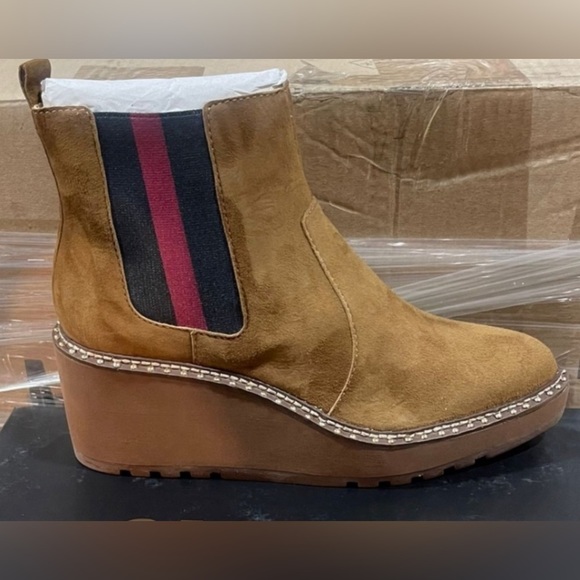 NIB - CECELIA NEW YORK - GEMMA SLIP ON LOW WEDGE BOOT NUTELLA | OFFERS WELCOME! - Picture 2 of 8